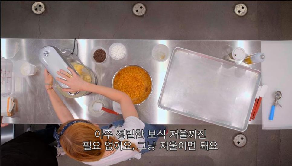 깨어있는 유명 미국 여성 제빵사