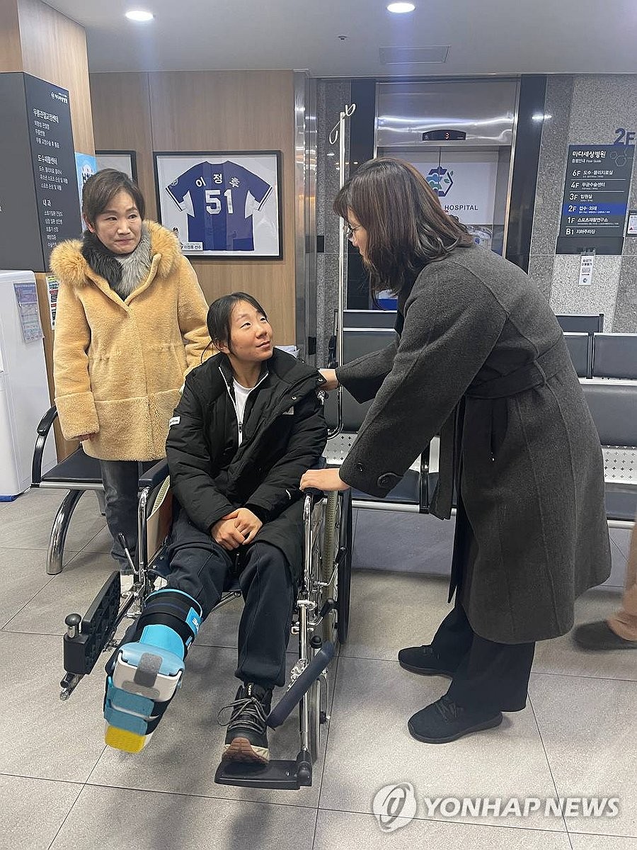 [아시안게임] 장미란 차관, 조기 귀국한 김하나 격려…14일 폐회식 참석
