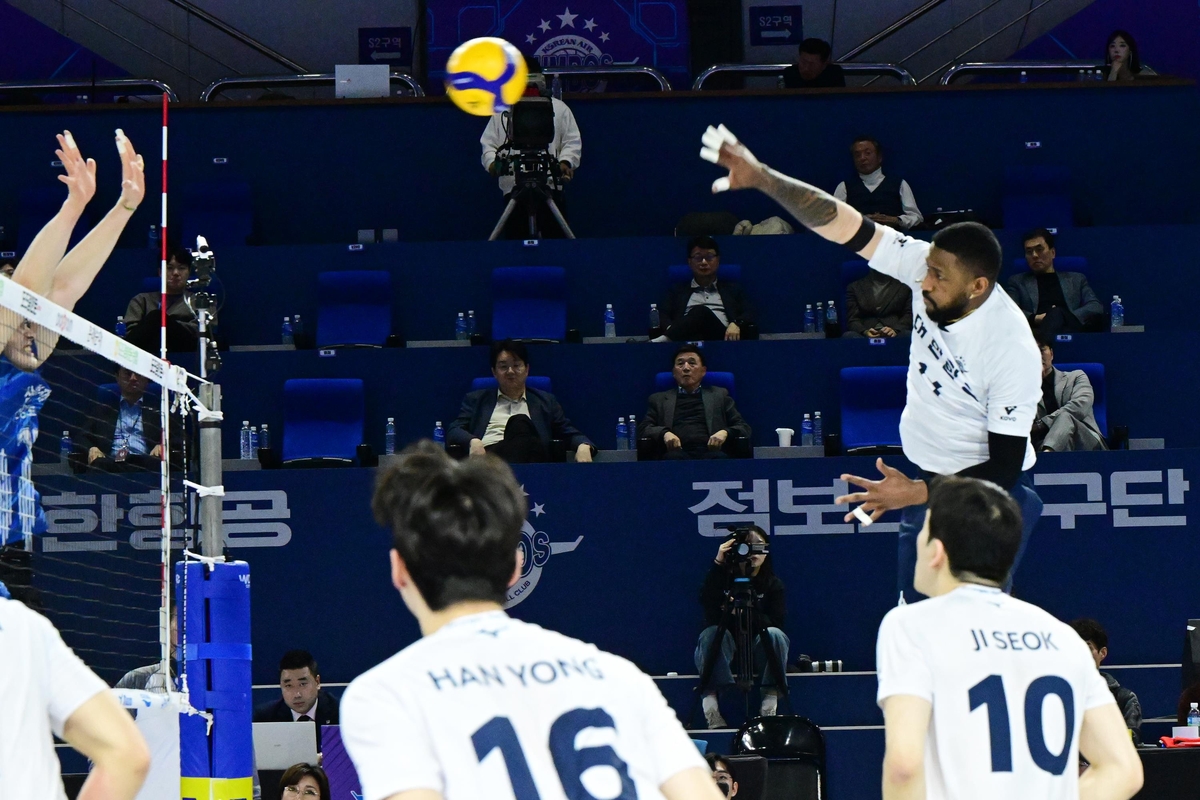 '동반 패배' 프로배구 대한항공·현대건설, 이제는 2위도 '불안'