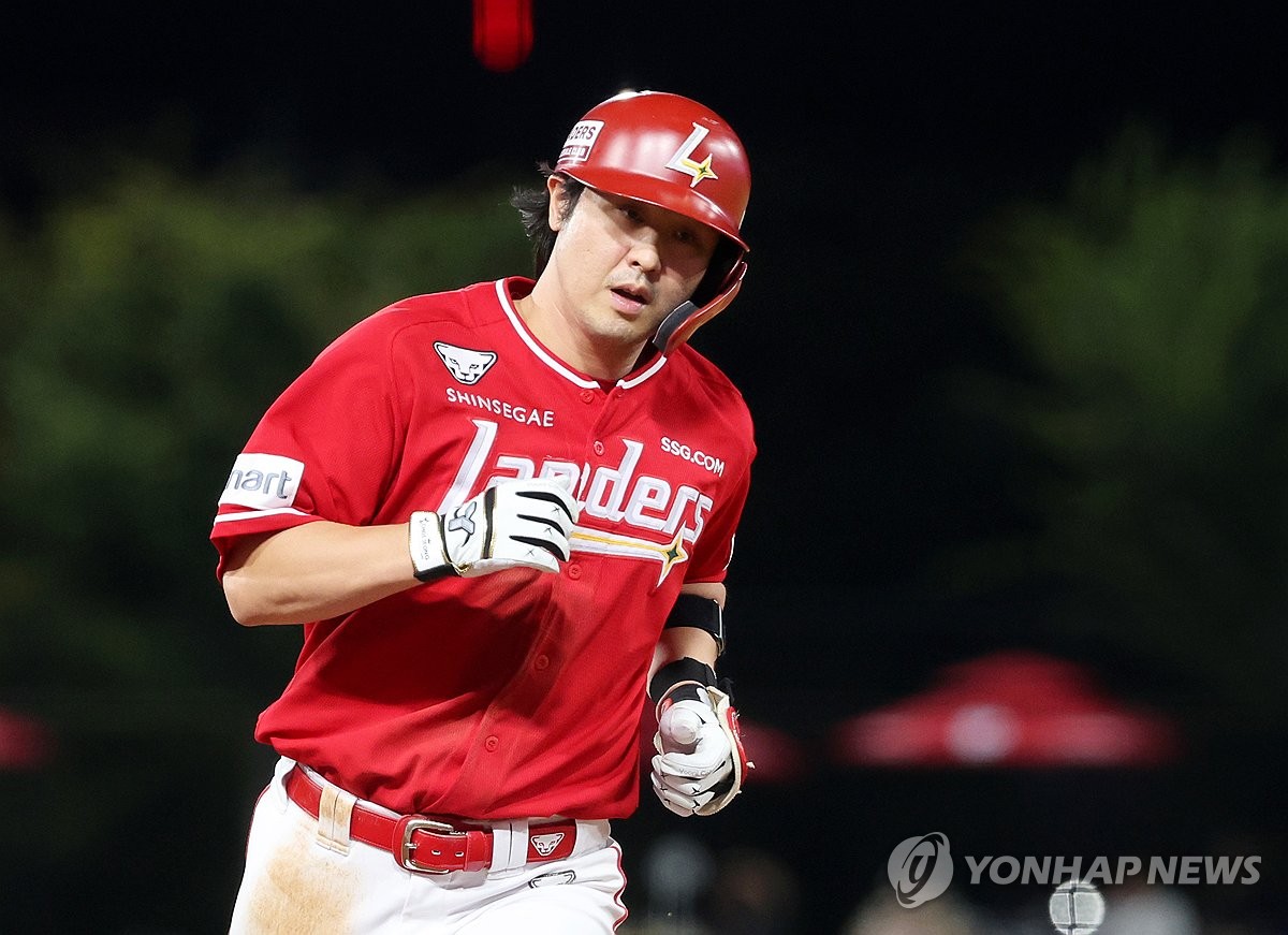 SSG 최정, 오른쪽 허벅지 통증…개막전 출장 불발