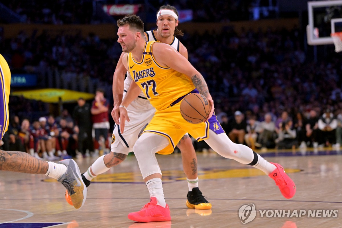 NBA 레이커스, 덴버와 '부상병동 매치'서 승리…돈치치 31점