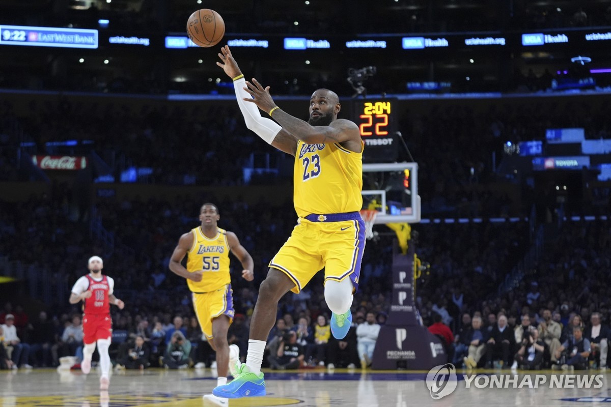 제임스, NBA 최초 정규리그＋PO 합계 5만득점…레이커스 7연승
