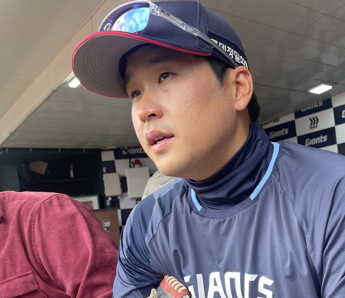 날렵해진 턱으로 벼린 각오…롯데 유강남 철두철미하게 준비