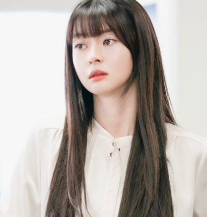너무 예뻐서 어릴적부터 사람들이 쳐다봤다는 연예인