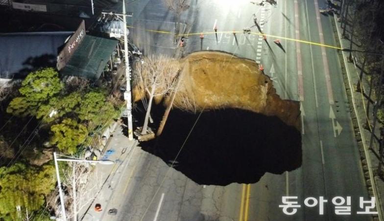 오늘 발생한 강동구 명일동 싱크홀 크기.jpg