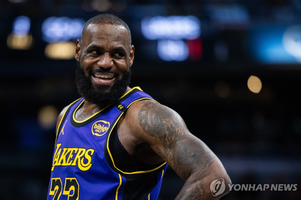 제임스 팁인 버저비터…NBA 레이커스, 인디애나에 극적 승리