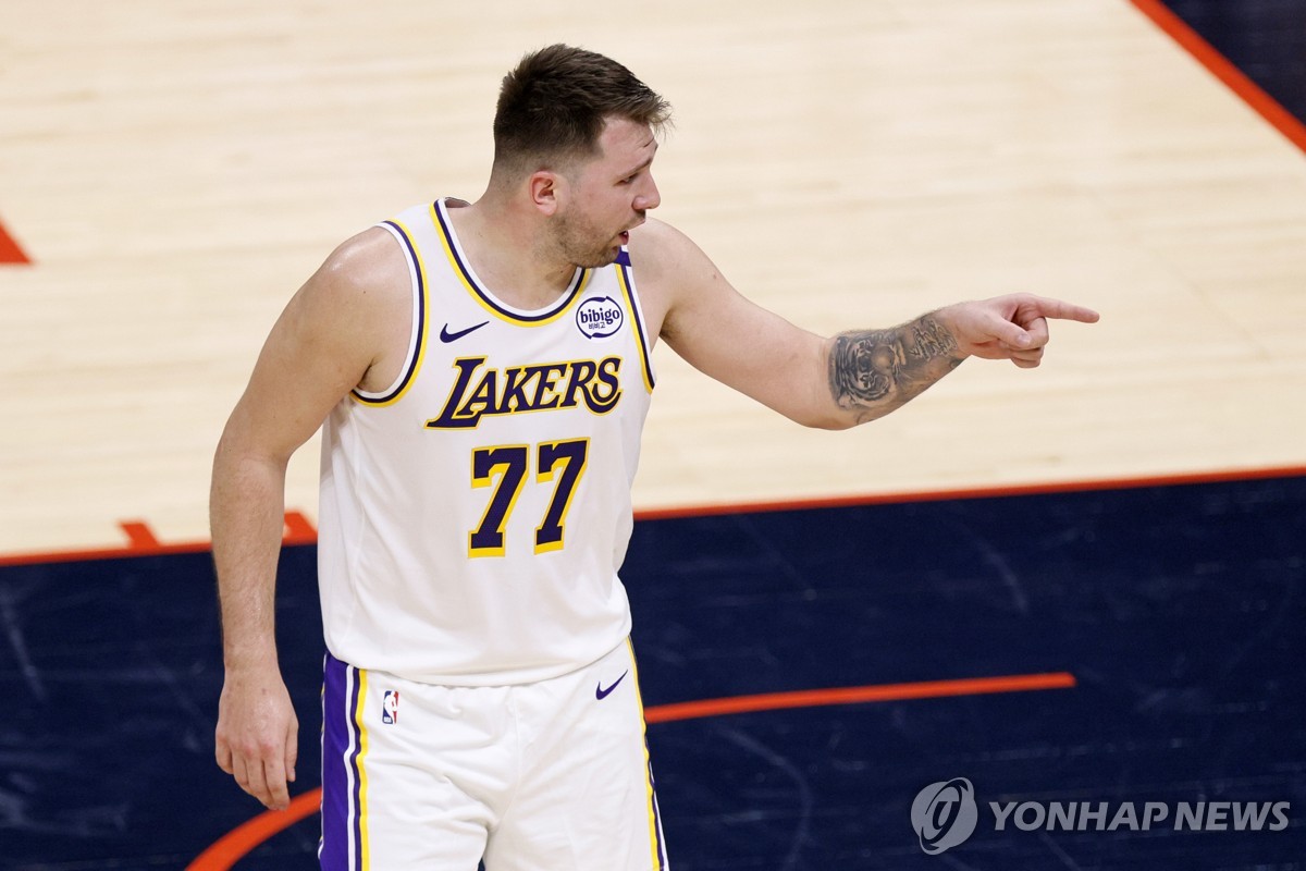 MVP 후보 1순위 압도한 돈치치…NBA 레이커스, 승률 1위팀 완파
