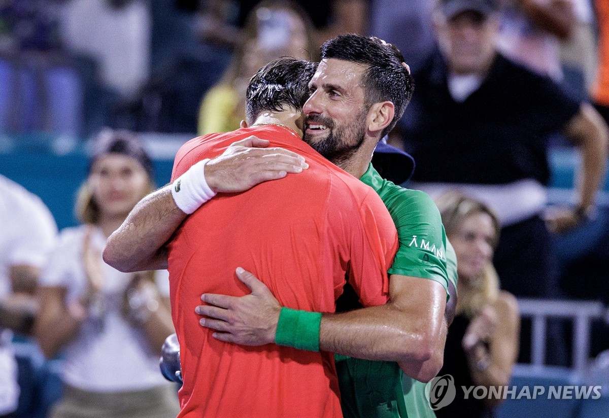 조코비치 ATP 투어 100회 우승 다음에…결승서 19세 멘시크에 져