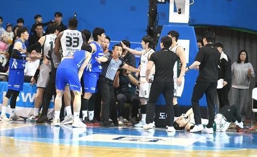 KBL, DB·삼성 '무더기 테크니컬·U파울' 연관 선수들에 제재금