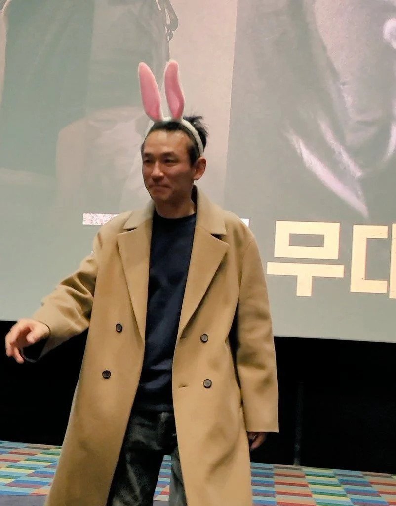 황정민이 토끼머리띠 쓰는 방법