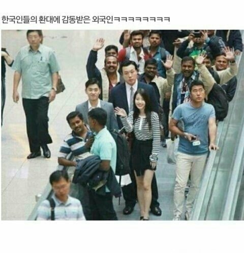 한국 처음온 외국인 싱글벙글