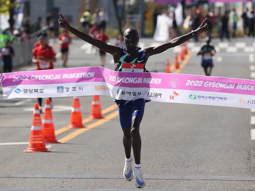 코리르, 경주국제마라톤 우승…2시간09분57초