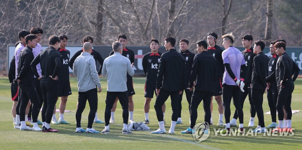 자유분방한 클린스만호?…축구 대표팀, 밝은 분위기 속 첫 훈련