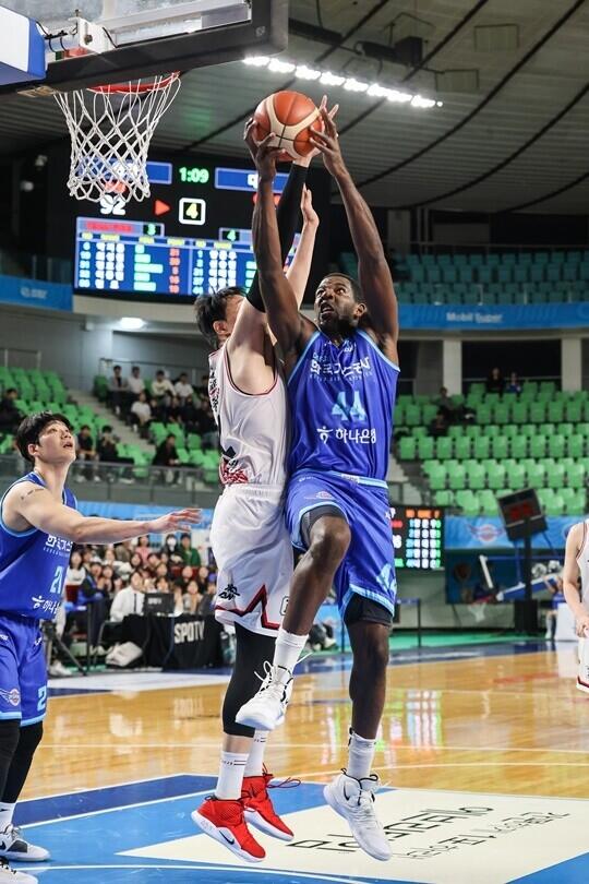 [BK 리뷰] ‘3Q 첫 4분 11초 동안 15-0’ 한국가스공사, 정관장 완파 … 홈 6연전 2승 4패로 마무리