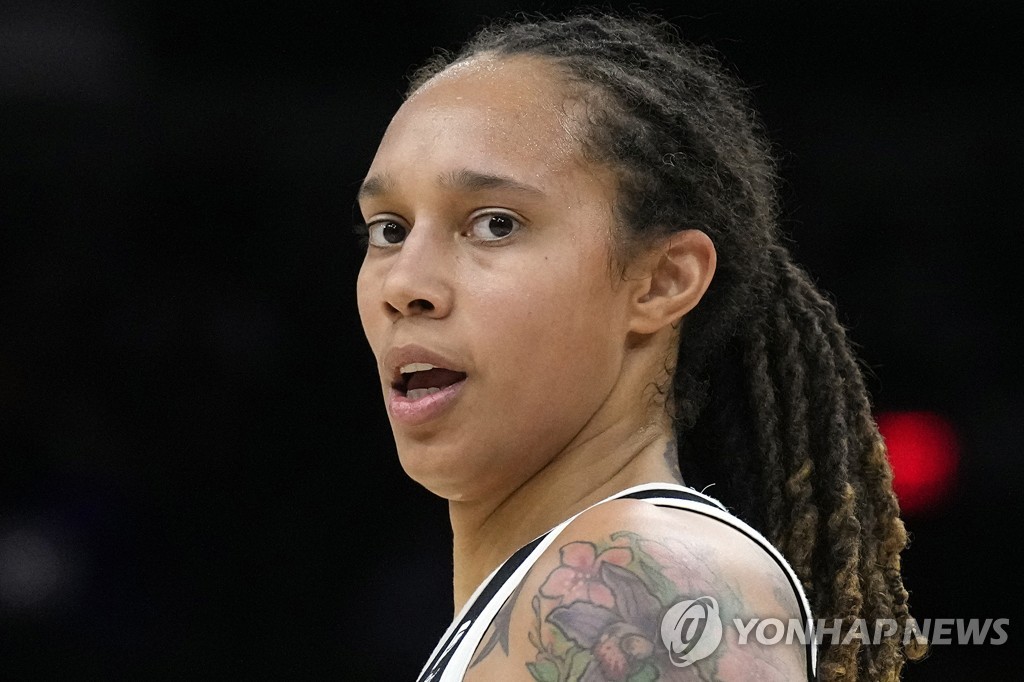 'WNBA 스타' 그라이너 둘러싼 미·러 대치…