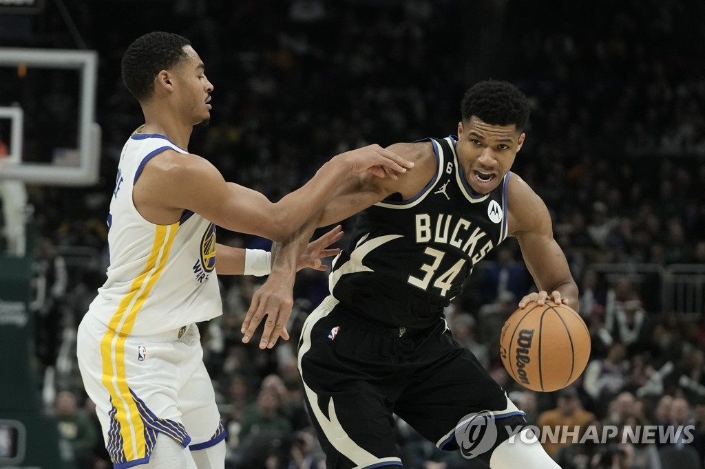 NBA 밀워키, 디펜딩챔프 골든스테이트 제압…아데토쿤보 30점