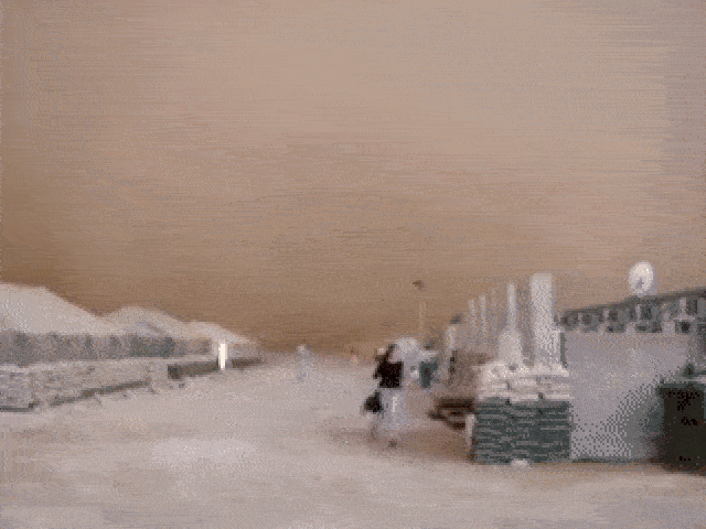 이라크 미군 기지를 덮친 모래폭풍.gif