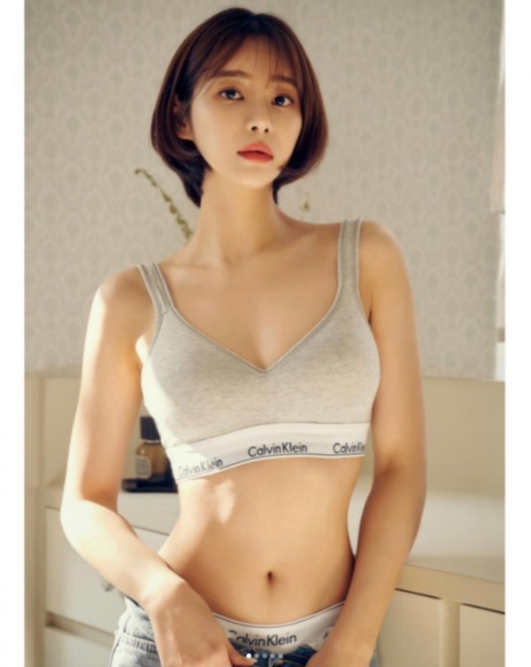 AOA 출신 유나