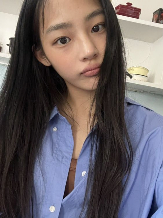 요즘 여자아이돌 비주얼들 쌩얼과 메이크업.jpg