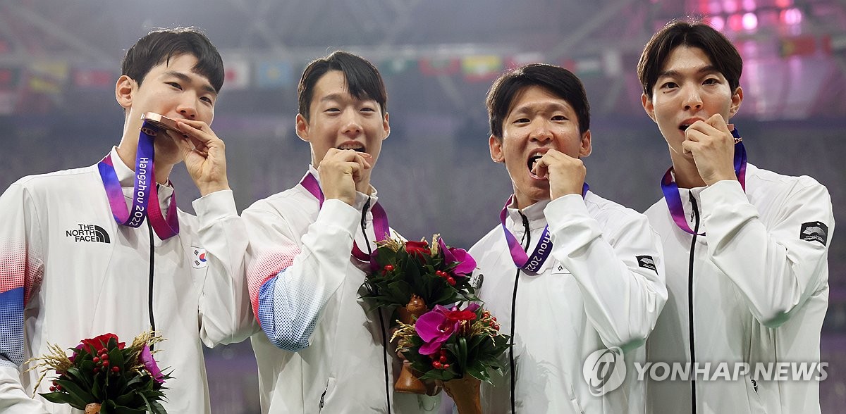 [아시안게임] 37년 만의 400ｍ 계주 동메달에 장재근 