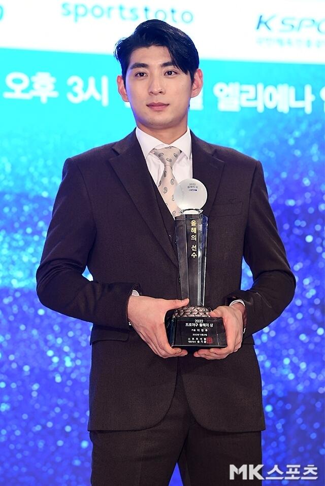 연봉 생태계 파괴하는 포식자 이정후, 드디어 10억도 넘겼다 연봉 생태계 파괴하는 포식자 이정후, 드디어 10억도 넘겼다