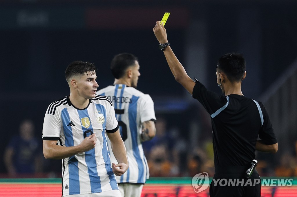 신태용호 인도네시아, 아르헨티나에 0-2로 져…메시는 휴가