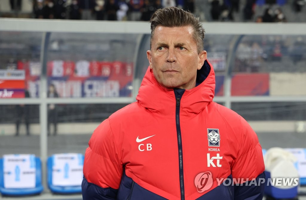 '무실점 대승'에 행복한 여자축구 벨 감독 