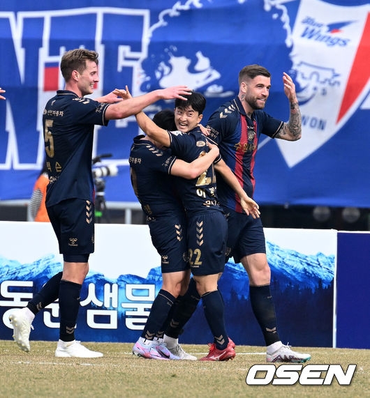 ‘이승우 없어도 강하다!’ 수원 더비의 주인공은 수원FC…수원삼성에 2-1 승리 [오!쎈 수원]