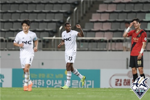 '호난 데뷔골' K리그2 이랜드, 경남에 2-1 승…시즌 첫 패 안겨(종합)