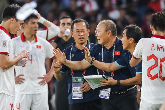 '코리안 더비' 박항서의 베트남 VS 신태용의 인니, 0-0 무승부...9일 2차전서 재격돌