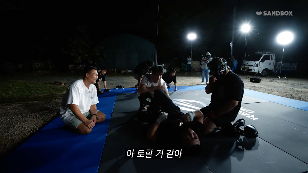 일반인이 프로격투기선수 한 방에 이기는 법... mp4