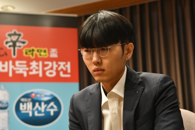 ‘1위의 품격’ 신진서, 中 파죽지세 막고 韓에 첫승