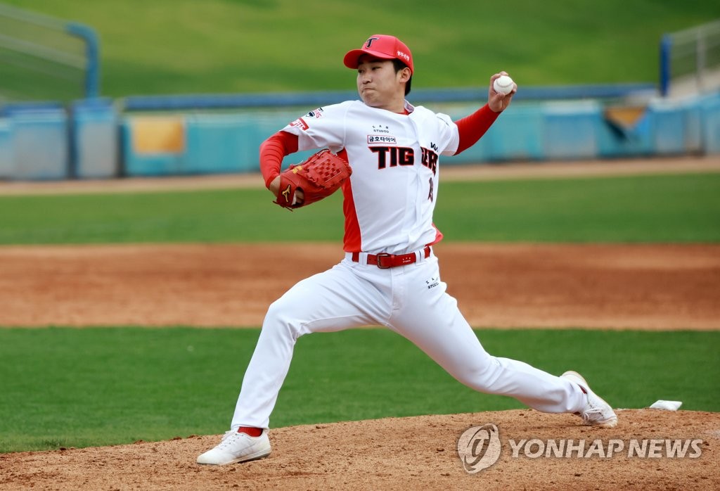 프로야구 KIA, LA 눈보라로 입국 지연…오키나와 훈련 일정 차질