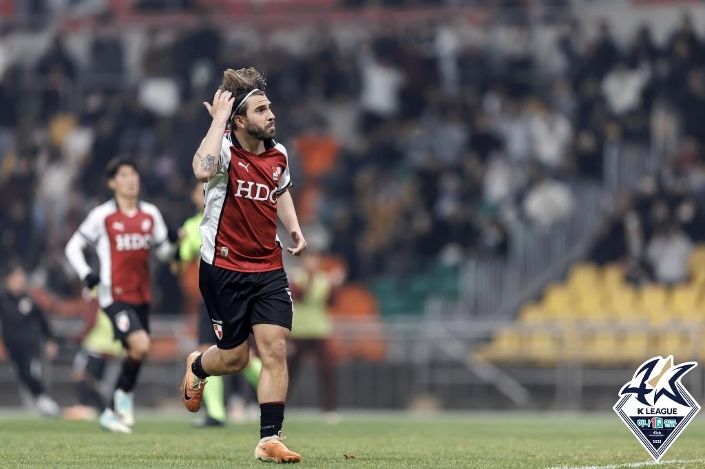 K리그2 부산, 승강 PO 1차전서 PK 2개로 수원FC에 2-1 역전승