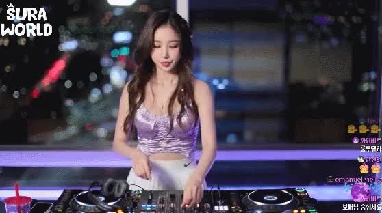 DJ 수라 비키니 매끈한 복근 몸매