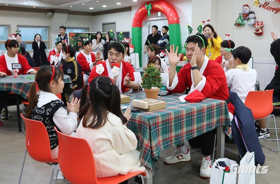 '야구 사랑' 지역사회로 환원한 롯데, 교육메세나탑 수상