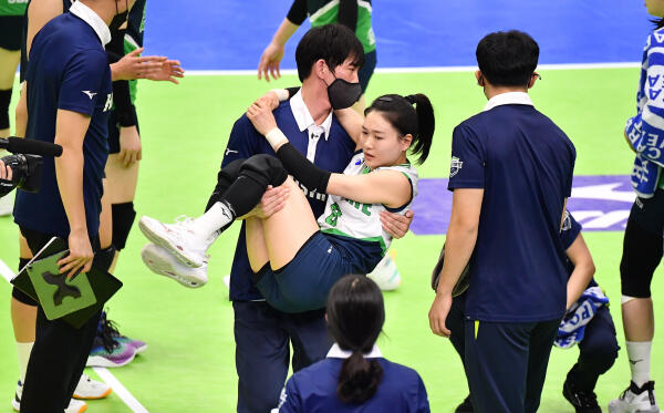 '거미손' 김연견까지 2주 이탈…현대건설 선두 수성 '빨간불'