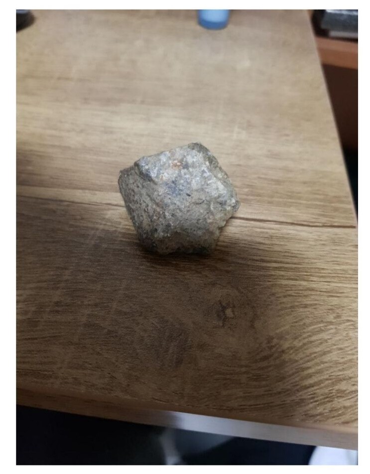 여자를 돌같이 보라