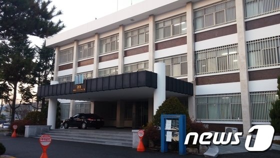 보이스피싱 조직에 대포통장 팔아 7억여원 챙긴 유령회사 일당 구속