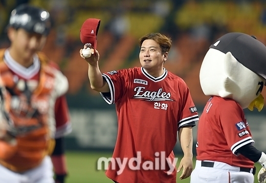 “FA에게 중요한 건 돈…10억원 차이 나면 옮겨라” 한화 42세 레전드 현실적 조언 ‘인생의 맛’