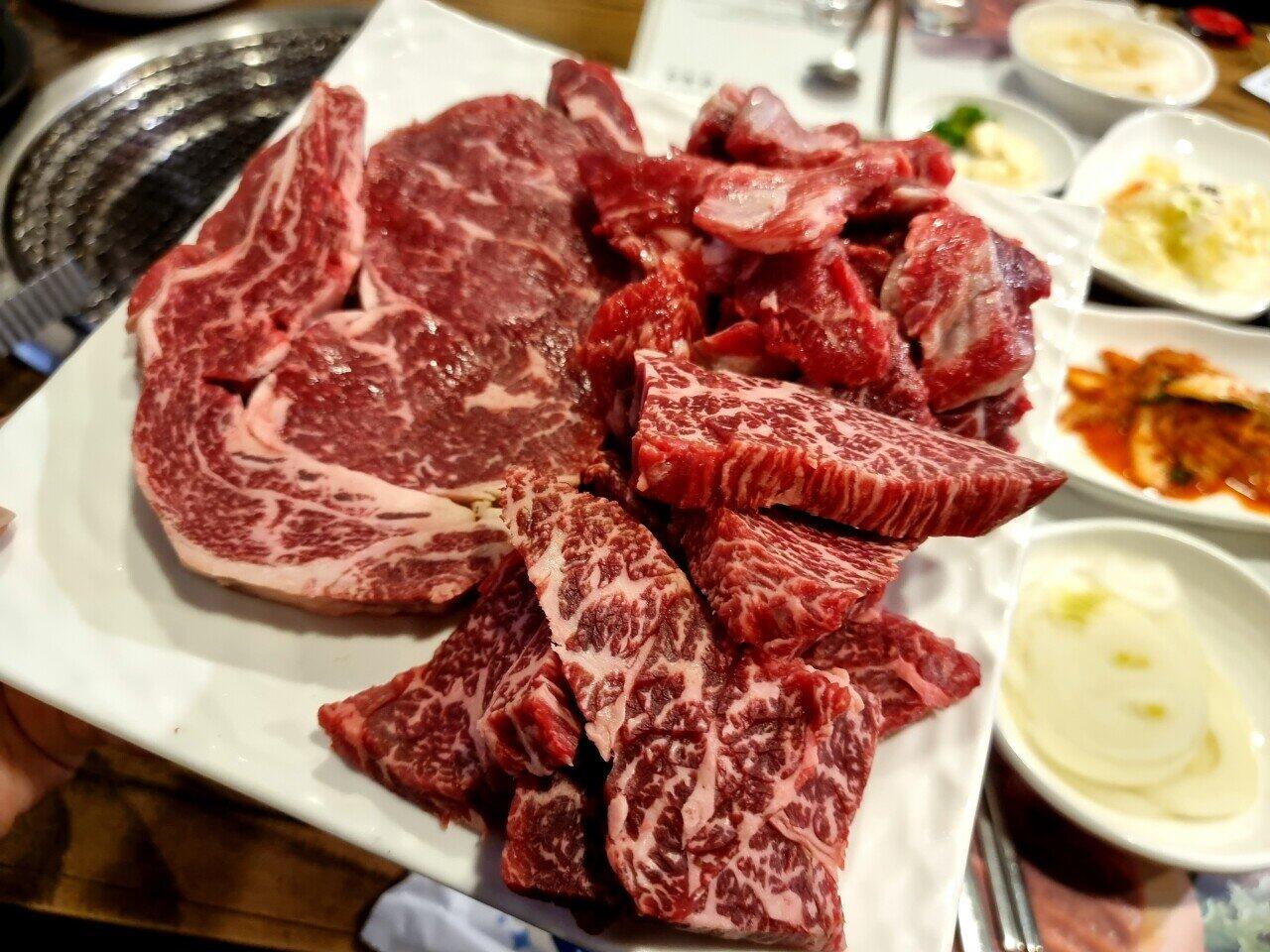 어제 먹은 역대급 한우 사진 ㄷㄷ. jpg