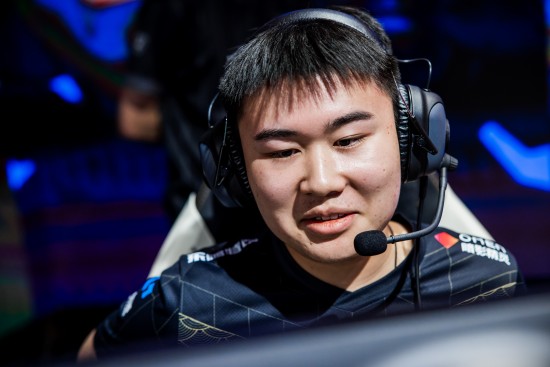 [롤드컵] RNG, 한타마다 압살하며 3세트 승리…'그룹 스테이지 가자!'