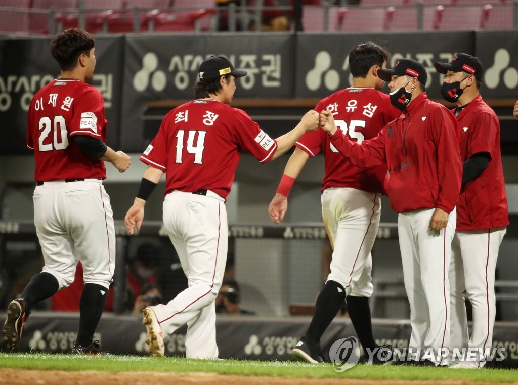 SSG 김원형 감독, '2천 경기 출장' 최정에 
