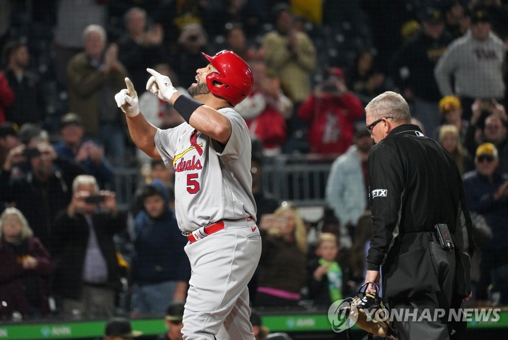 푸홀스, 은퇴 서류에 사인…화려했던 22년 MLB 생활 마무리