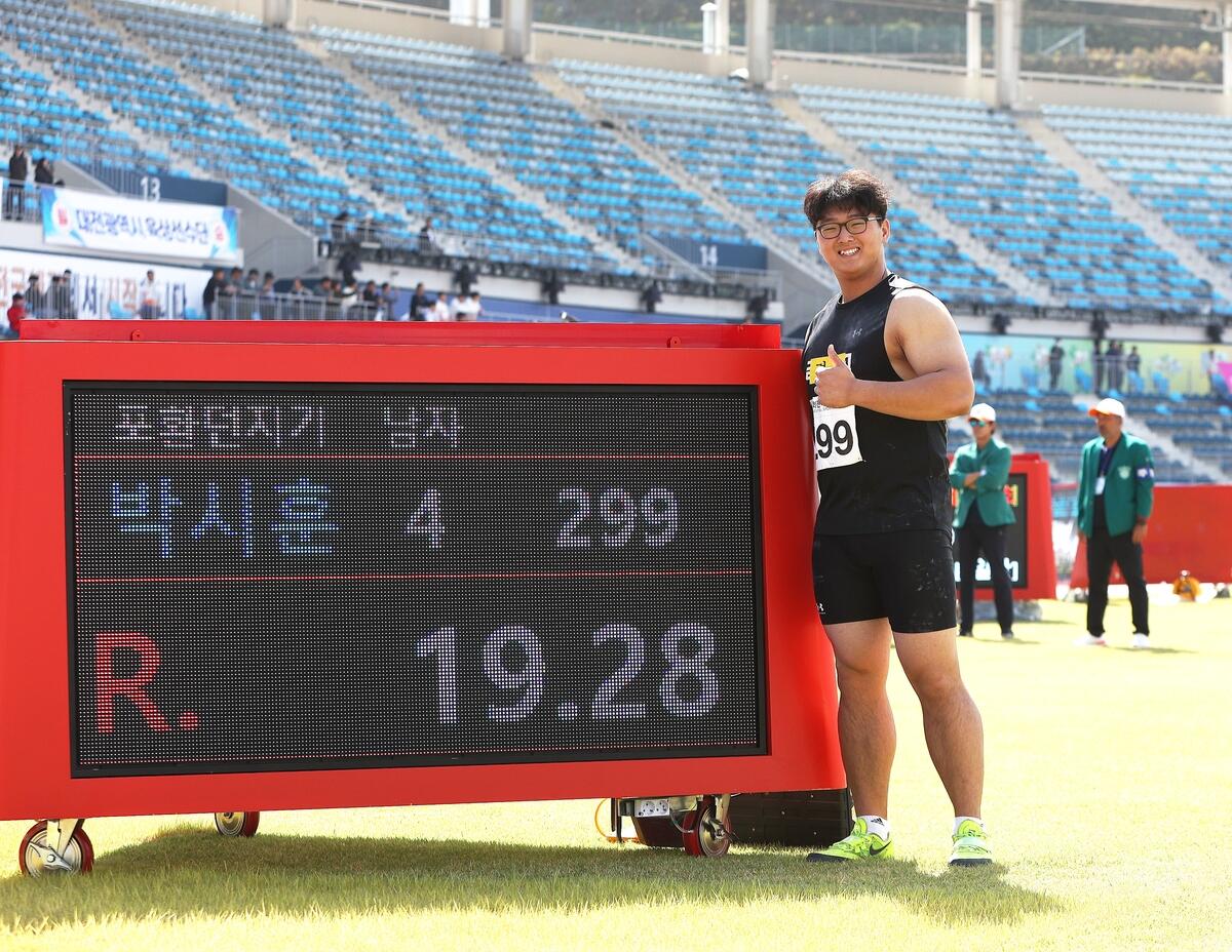 [전국체전] 괴력의 박시훈, 투포환 고등부 신기록…4개월만에 58㎝ 늘려