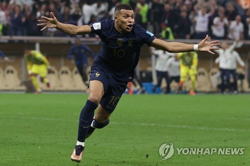 '캡틴' 달고 멀티골…'음바페 쾅쾅' 프랑스, 네덜란드 4-0 대파 [유로 리뷰]
