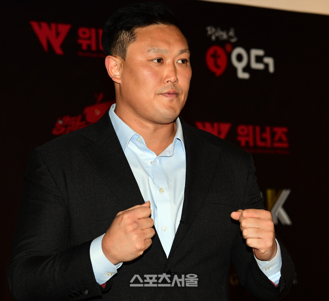 [단독] UFC 크리스 바넷을 연속으로 KO시킨 명현만, 5년만에 로드FC에 돌아온다!